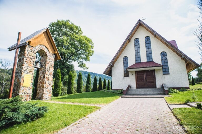 pszczeliny-ustrzyki-g-rne-parafia-i-dom-rekolekcyjny